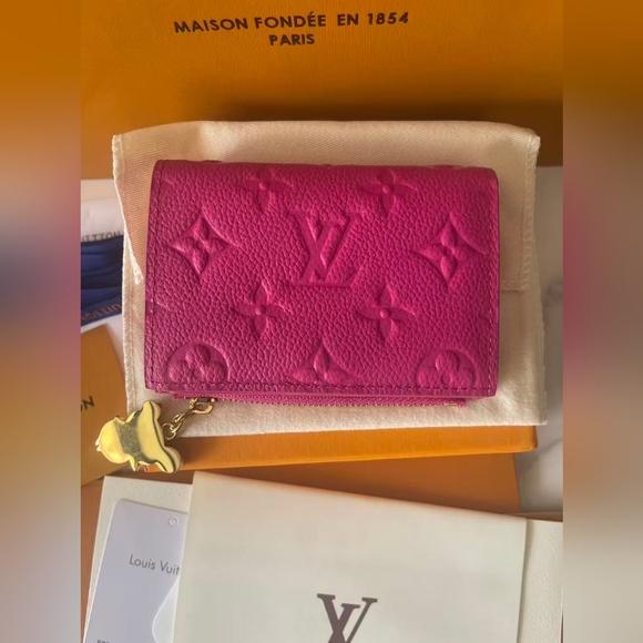 Louis Vuitton x TM Lisa Wallet - Picture 1 of 13